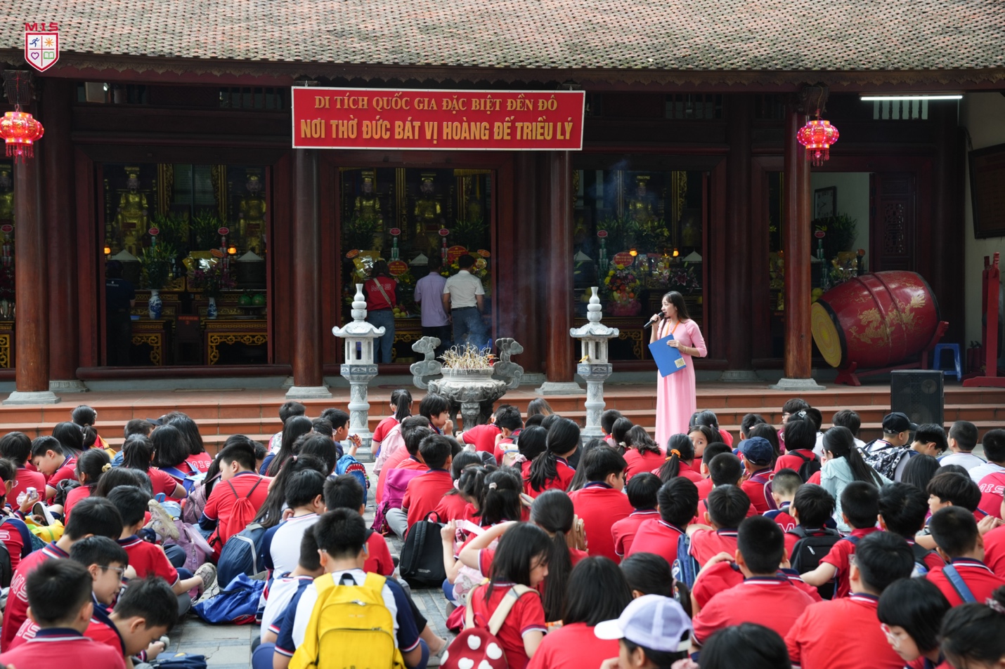 BÀI HỌC LỊCH SỬ GIỮA KHÔNG GIAN VĂN HÓA TRUYỀN THỐNG ĐỀN ĐÔ