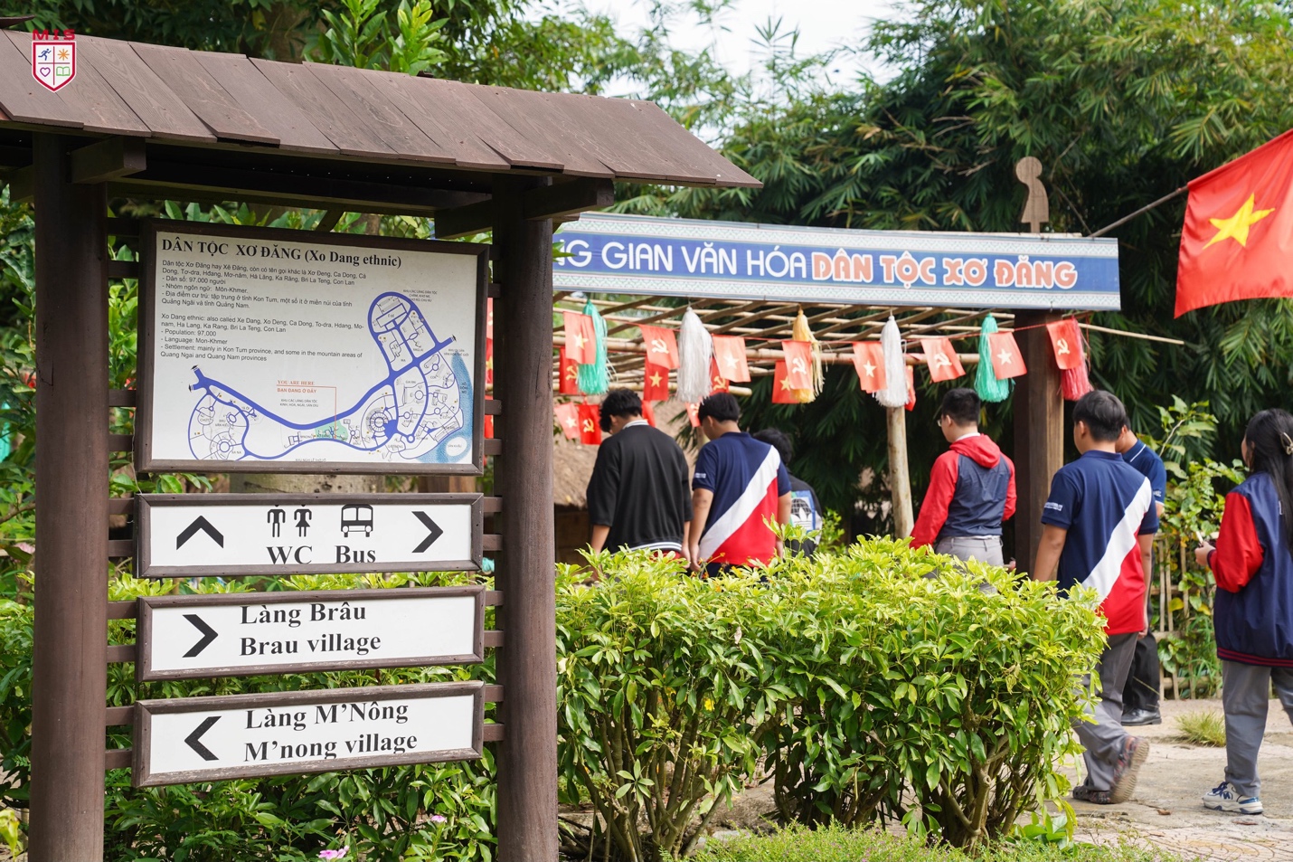 KHÁM PHÁ VĂN HÓA TẠI LÀNG VĂN HÓA CÁC DÂN TỘC VIỆT NAM