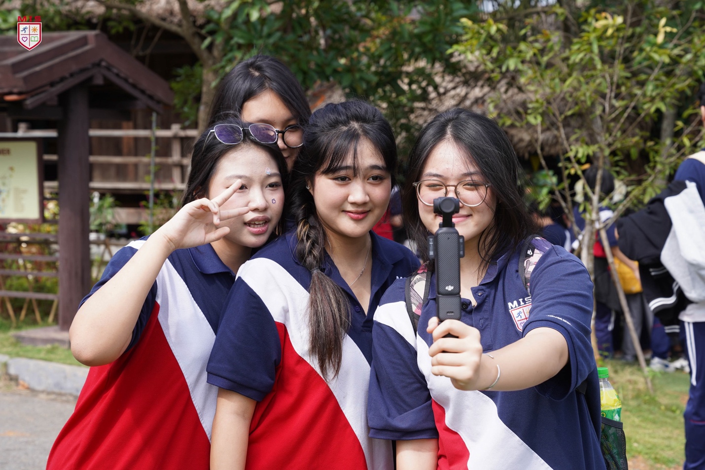 KHÁM PHÁ VĂN HÓA TẠI LÀNG VĂN HÓA CÁC DÂN TỘC VIỆT NAM