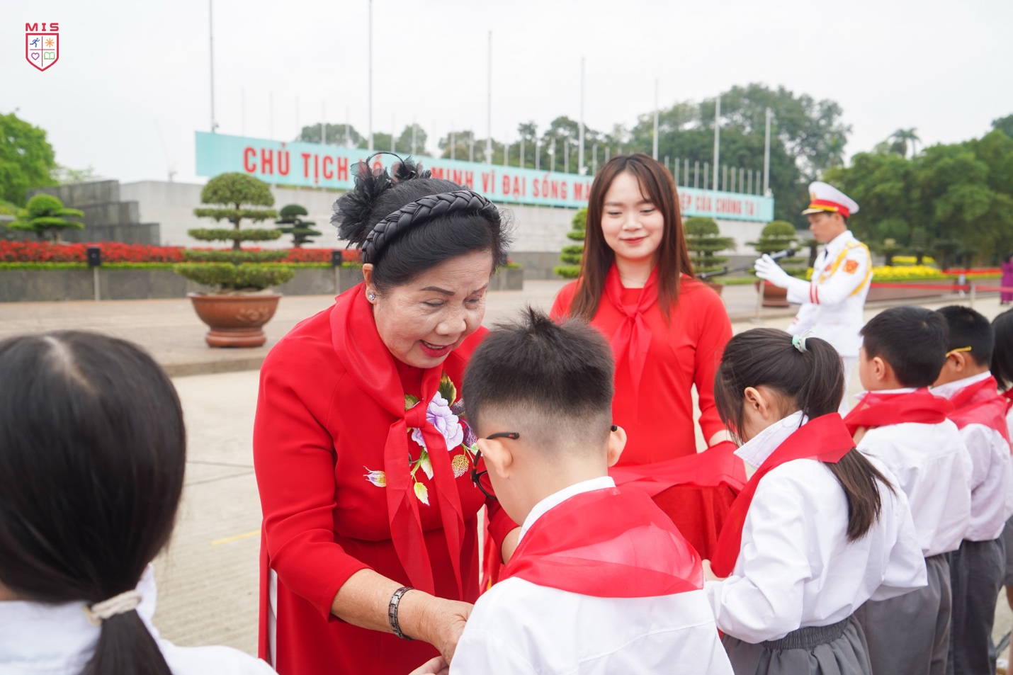 LỄ KẾT NẠP ĐỘI VIÊN TẠI LĂNG BÁC