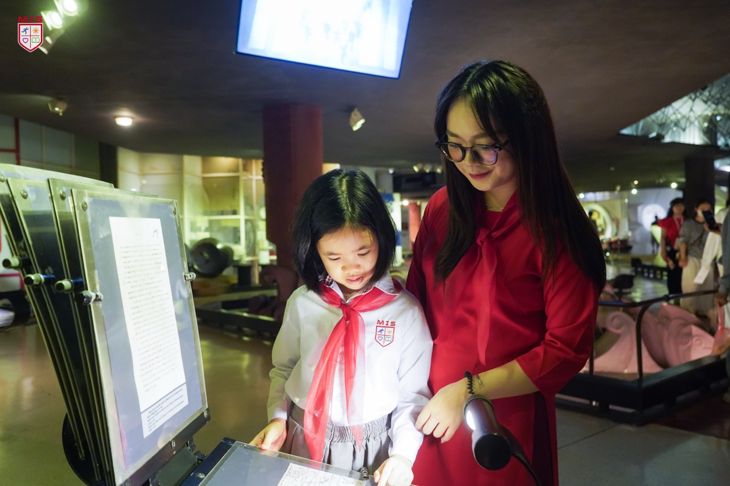 LỄ KẾT NẠP ĐỘI VIÊN TẠI LĂNG BÁC