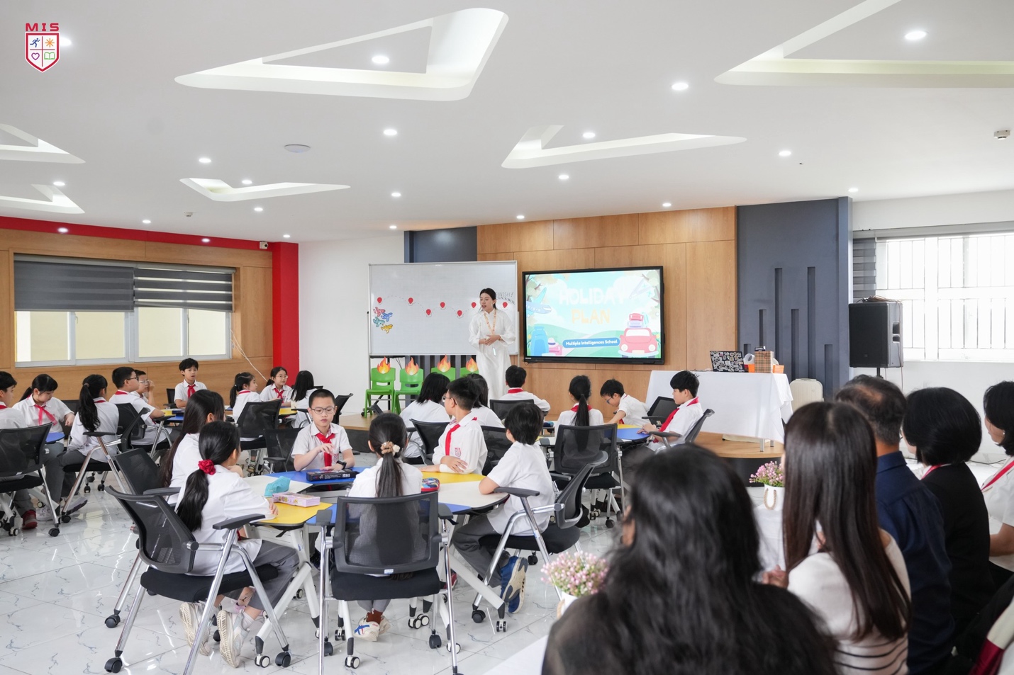 MIS KÝ KẾT HỢP TÁC VỚI TRƯỜNG TIỂU HỌC HENRY PARK (SINGAPORE)