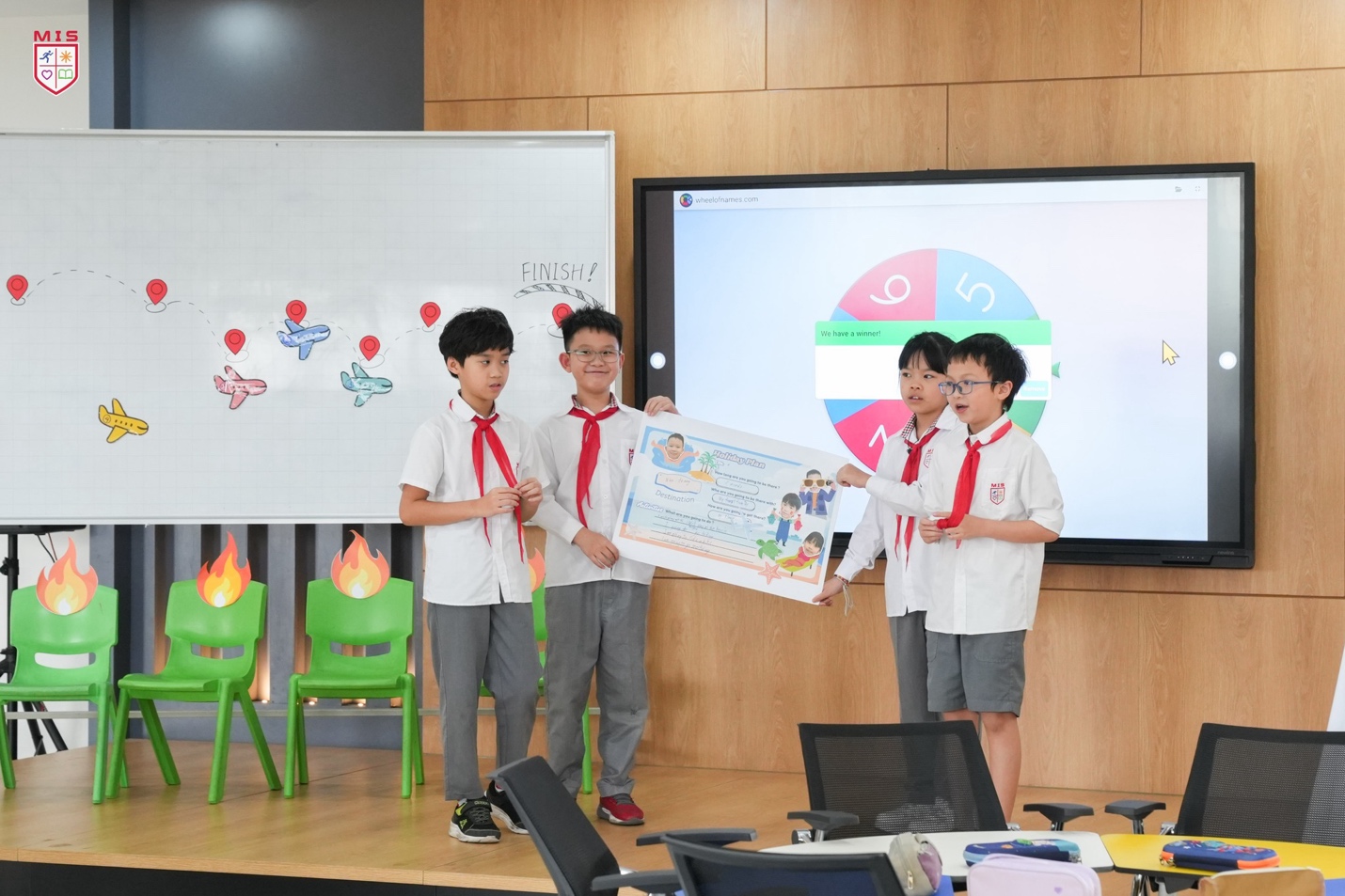MIS KÝ KẾT HỢP TÁC VỚI TRƯỜNG TIỂU HỌC HENRY PARK (SINGAPORE)