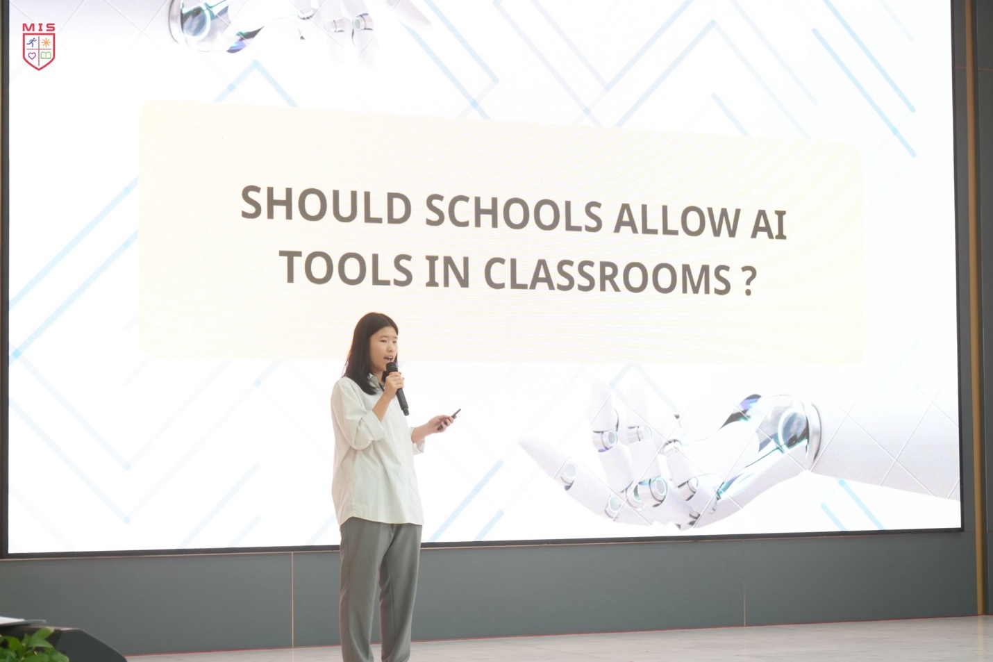 MIS TALKS – HÙNG BIỆN TIẾNG ANH