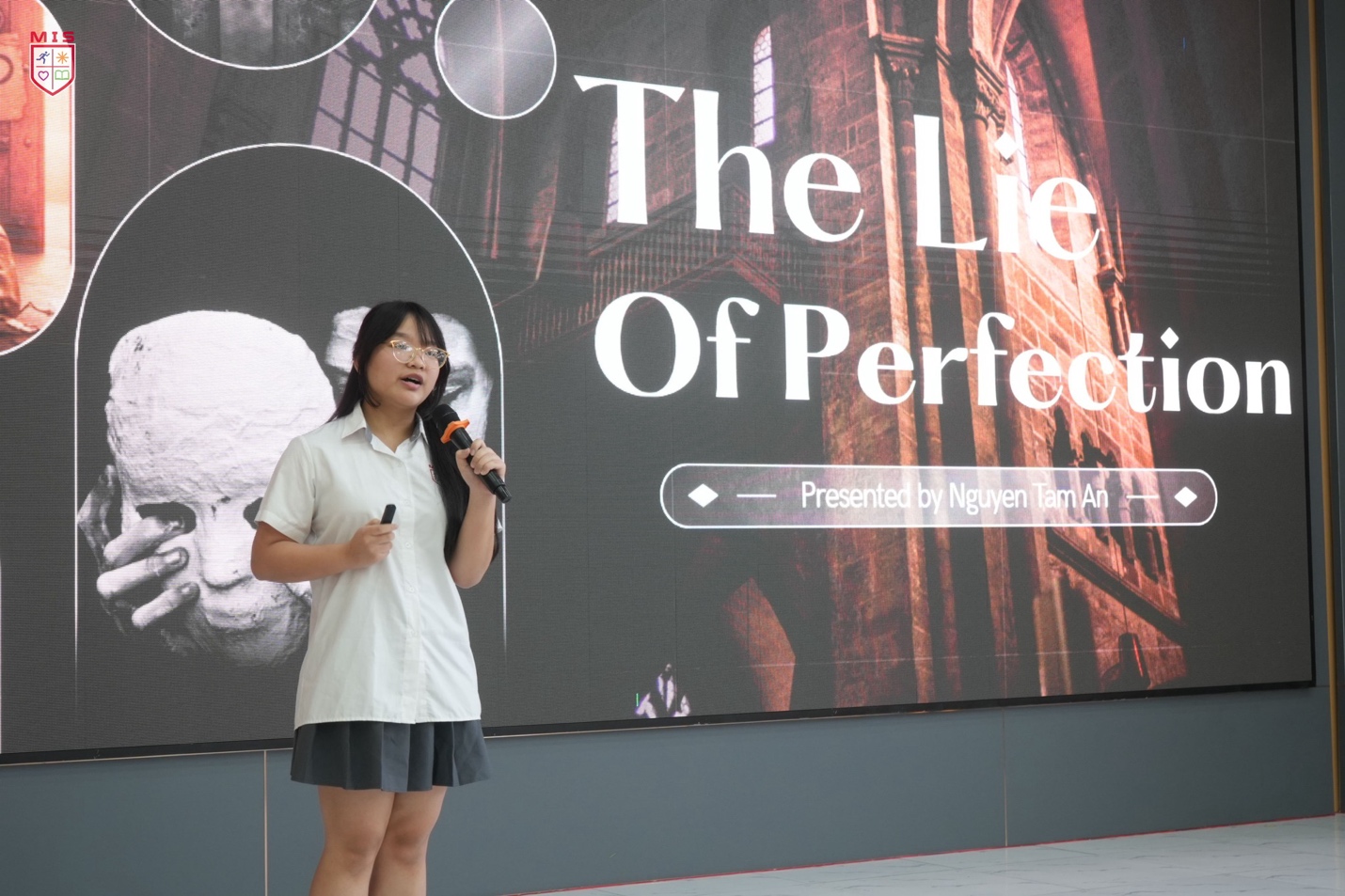 MIS TALKS – HÙNG BIỆN TIẾNG ANH