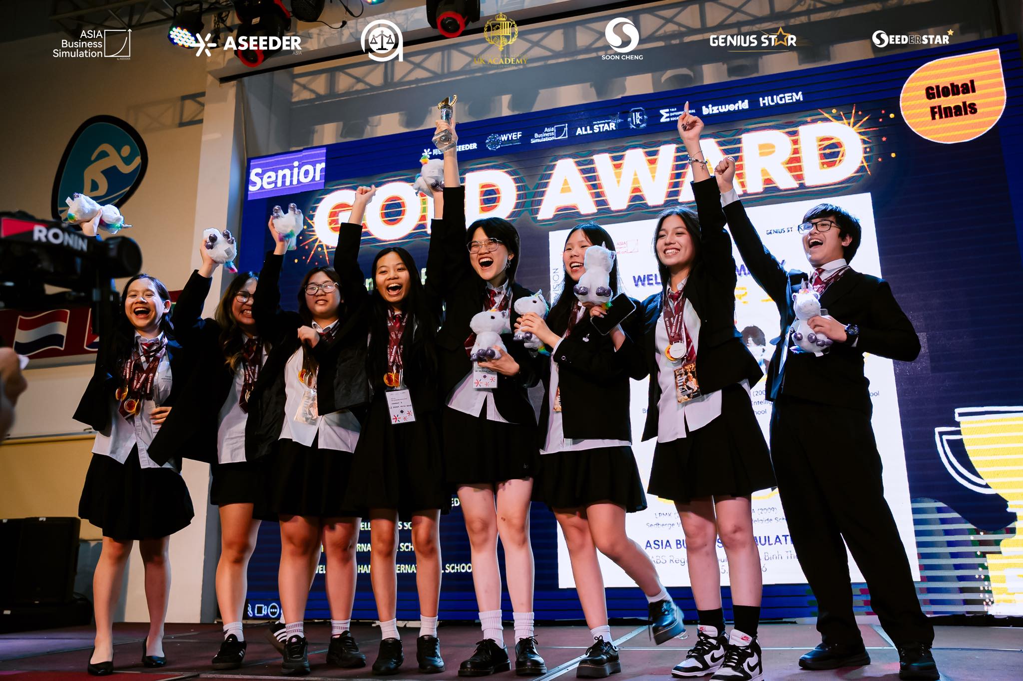 MIS VINH DANH HỌC SINH LÊ KHÁNH HOÀ ĐẠT GIẢI VÀNG CUỘC THI GIẢ LẬP DOANH NGHIỆP CHÂU Á 2026