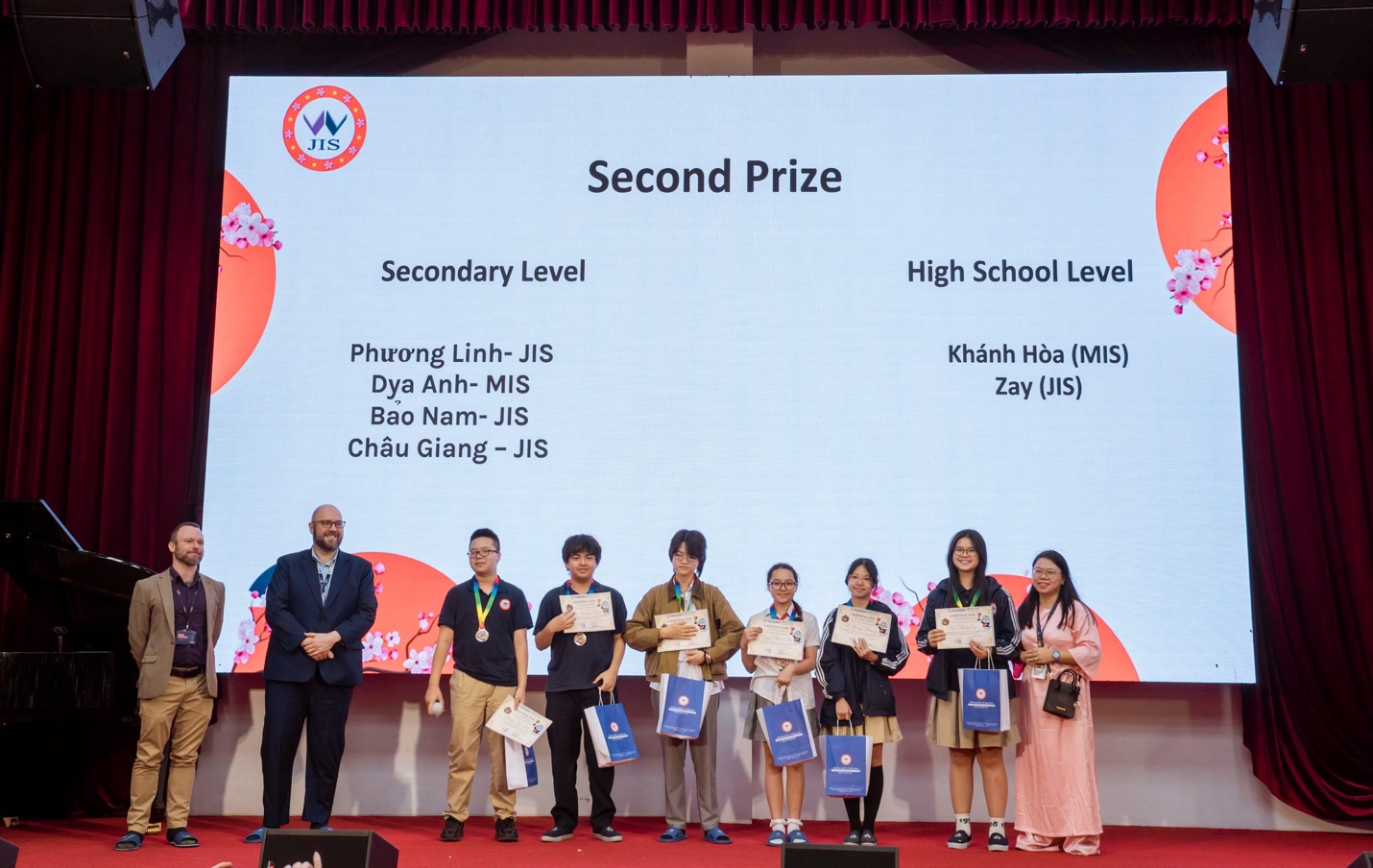 MISERS TỎA SÁNG TẠI CUỘC THI HÙNG BIỆN TIẾNG ANH SOUNDBITES 2026