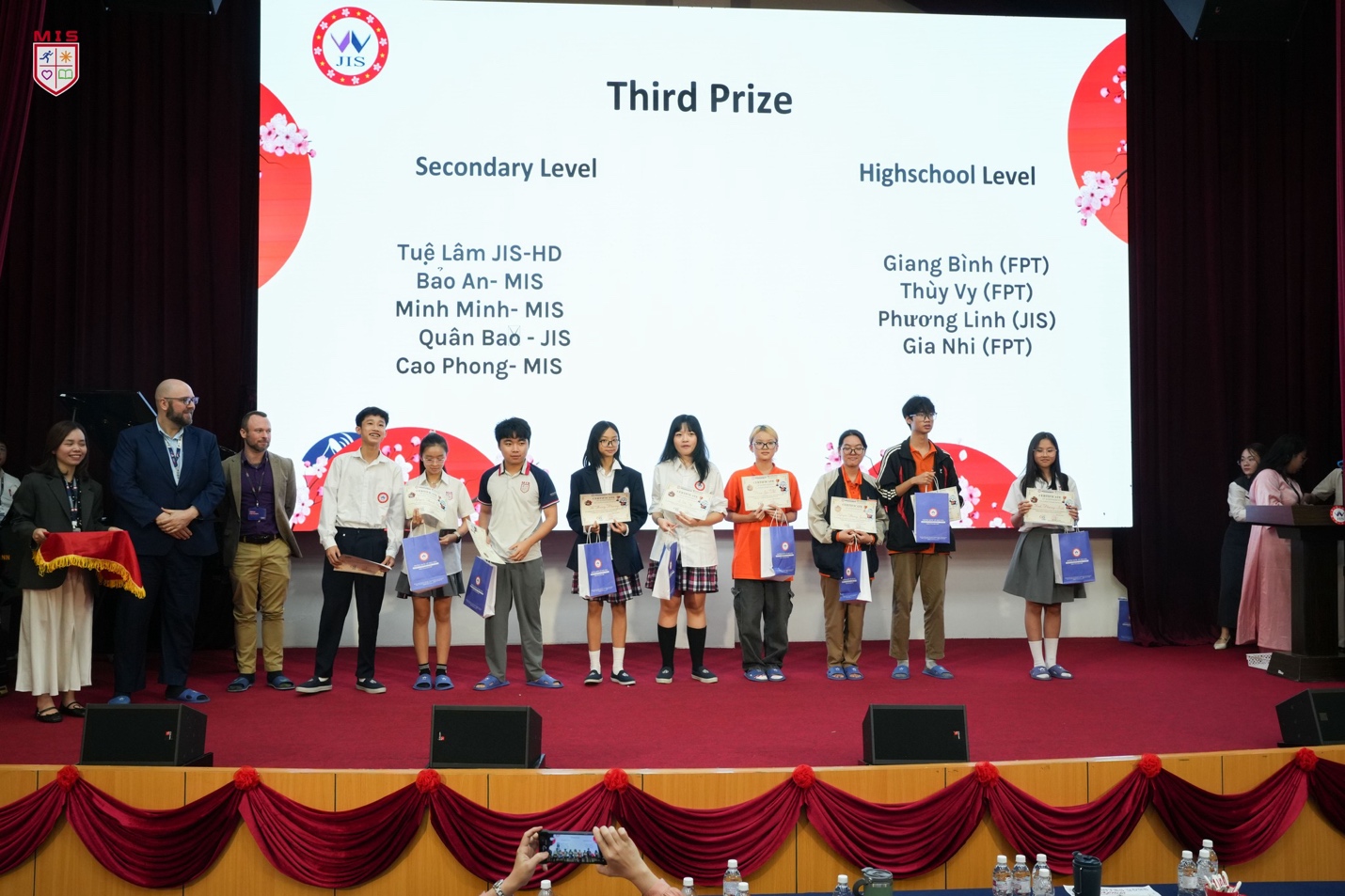 MISERS TỎA SÁNG TẠI CUỘC THI HÙNG BIỆN TIẾNG ANH SOUNDBITES 2026