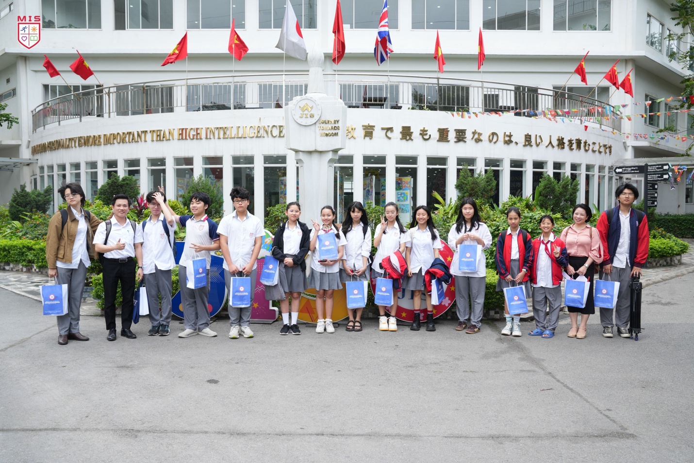 MISERS TỎA SÁNG TẠI CUỘC THI HÙNG BIỆN TIẾNG ANH SOUNDBITES 2026