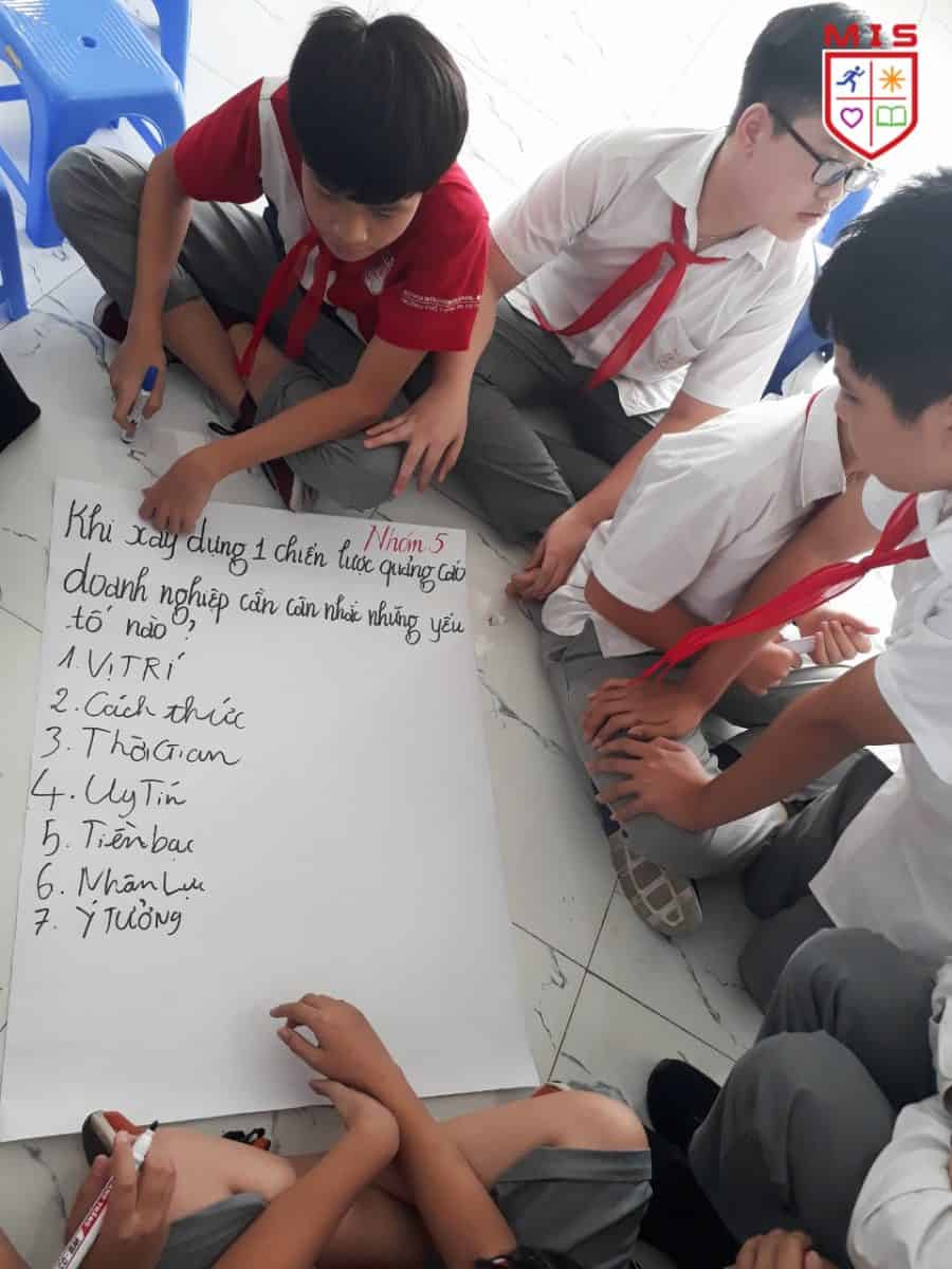 “Quảng cáo” – Vấn đề trong quan niệm của MISer lớp 8