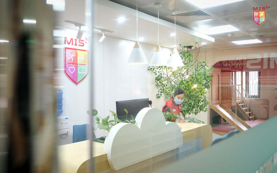 NẮNG VÀNG RỰC RỠ, CÙNG NHAU TỚI TRƯỜNG