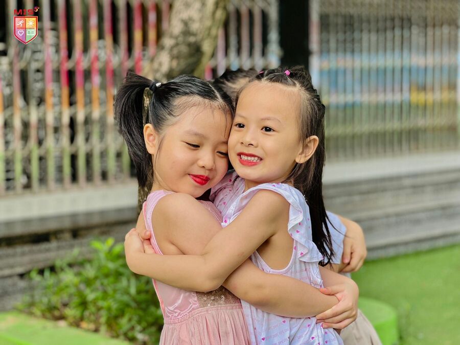 TÌNH BẠN LÀ KỶ NIỆM ĐẸP NHẤT – KẾT NỐI TỪNG KHOẢNH KHẮC TUỔI THƠ