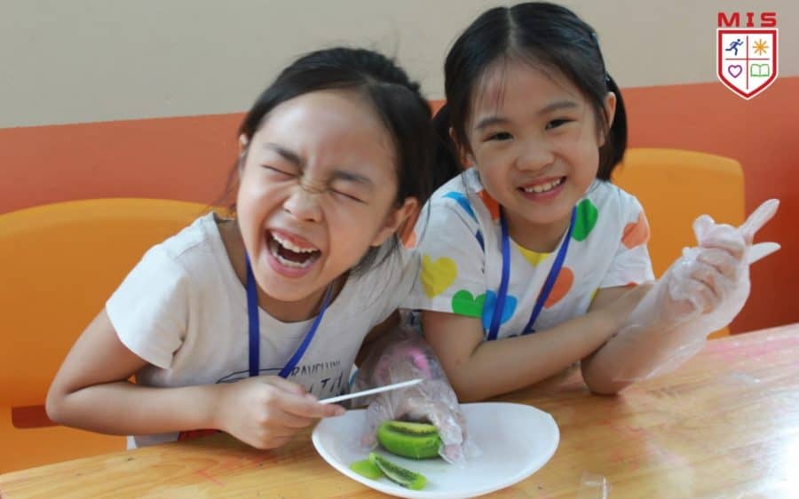 MIS SUMMER CAMP 2019 – NHÍ NHỐ TRỔ TÀI – TRÁI CÂY DẦM SỮA
