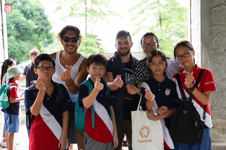 MISers LÀM HƯỚNG DẪN VIÊN DU LỊCH – TỪ TRƯỜNG HỌC đến TRẢI NGHIỆM THỰC TẾ