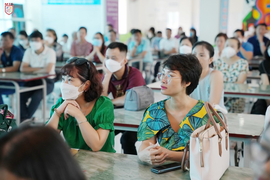 ĐỪNG BẮT CON CÁ PHẢI GIỐNG CON TÔM