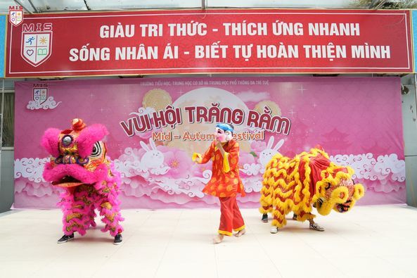 VẦNG TRĂNG CỔ TÍCH