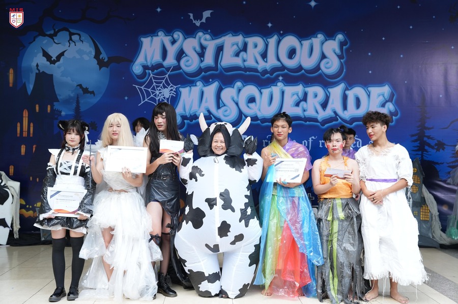 THE REBORN OF RECYCLED ART