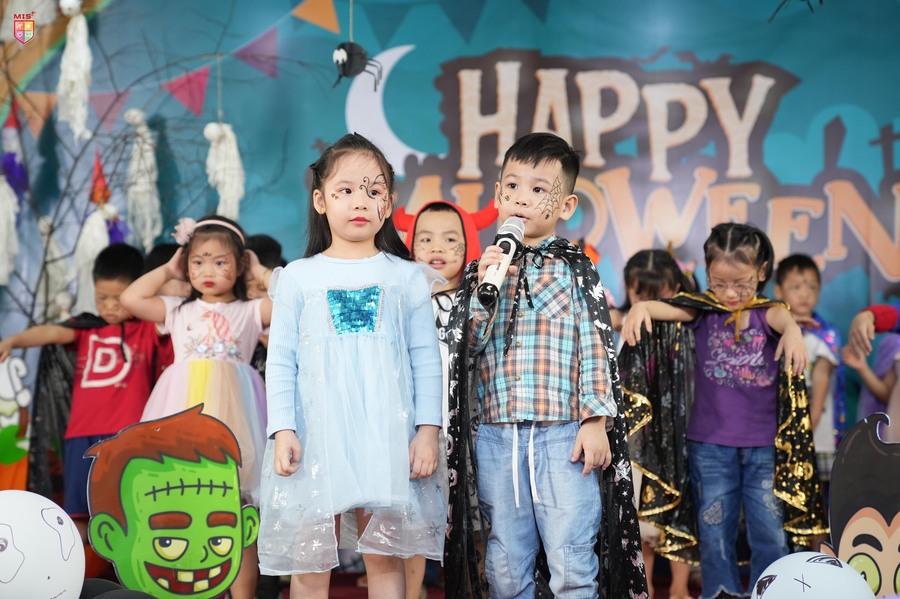 TREAK OR TREAT, MISERSSSSSS??? HAPPY HALLOWEEN 2022