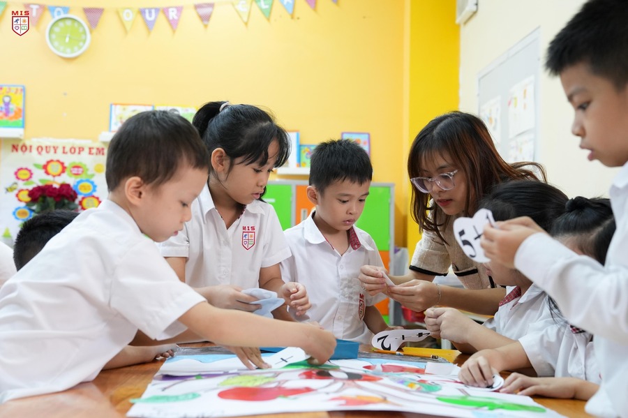 THẦY CÔ NỖ LỰC, HỌC TRÒ TOẢ SÁNG – MÔI TRƯỜNG HỌC TẬP HỢP TÁC – SÁNG TẠO