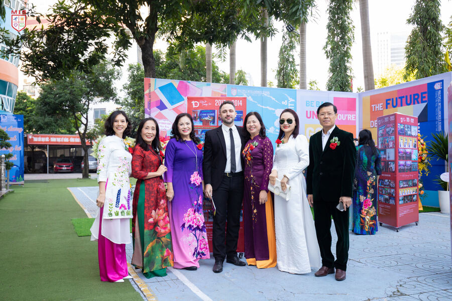 MIS & NHỮNG NGƯỜI BẠN – KHOẢNH KHẮC TUYỆT VỜI TẠI MIS