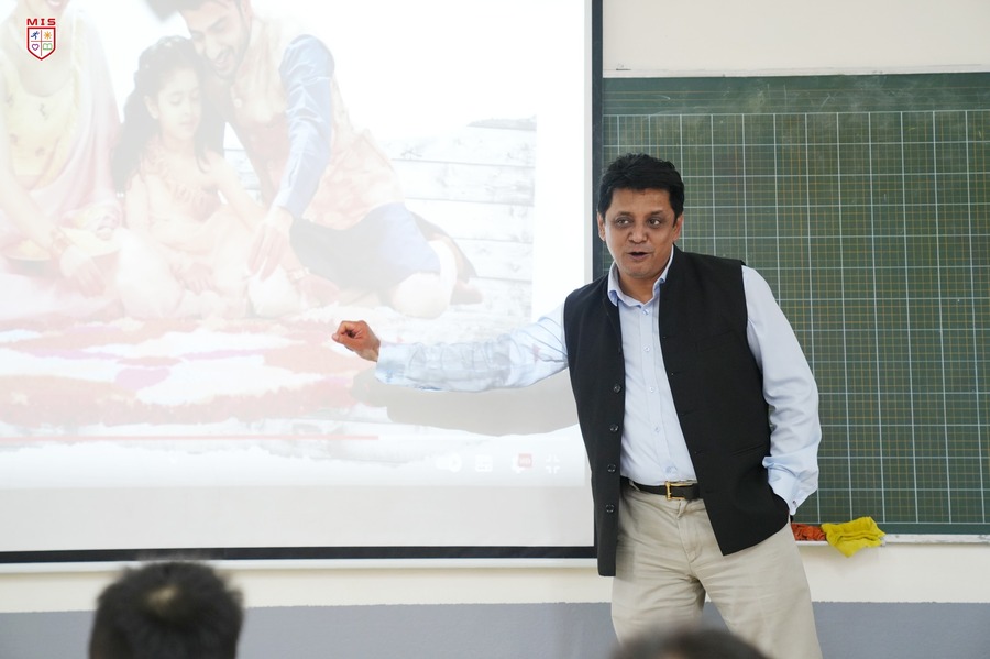 VÒNG QUANH THẾ GIỚI CÙNG MISERS