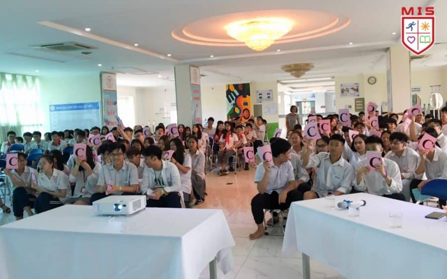 Học Văn, như MISers được học, thật vui!