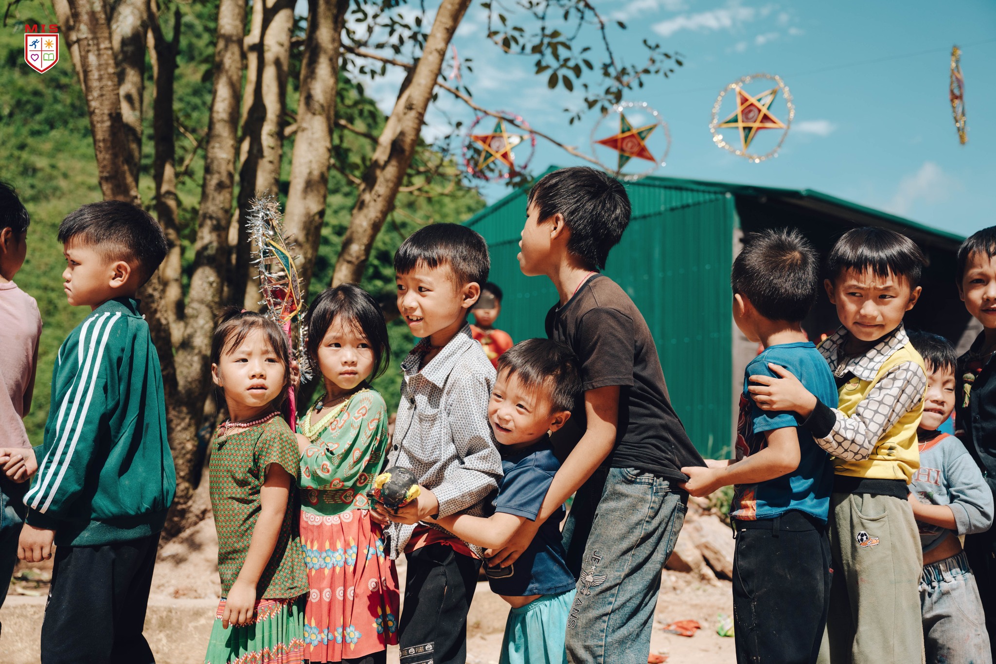 “TRUNG THU NƠI ĐỈNH TRỜI”: Hành Trình Thiện Nguyện Vượt Núi Của Quỹ MIS (MCF) Tại Hà Giang