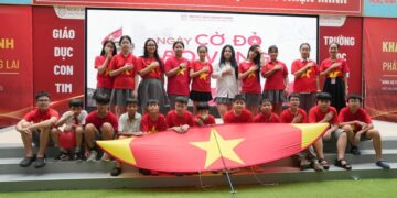 KHI TRÁI TIM MIS CÙNG CHUNG MỘT SẮC CỜ