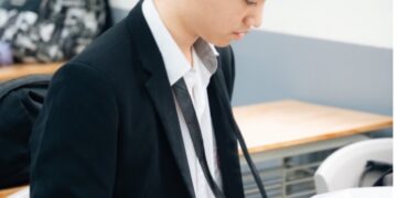 NAM SINH ẤY LÀ MỘT MISER CÁC BẠN ƠI!!!