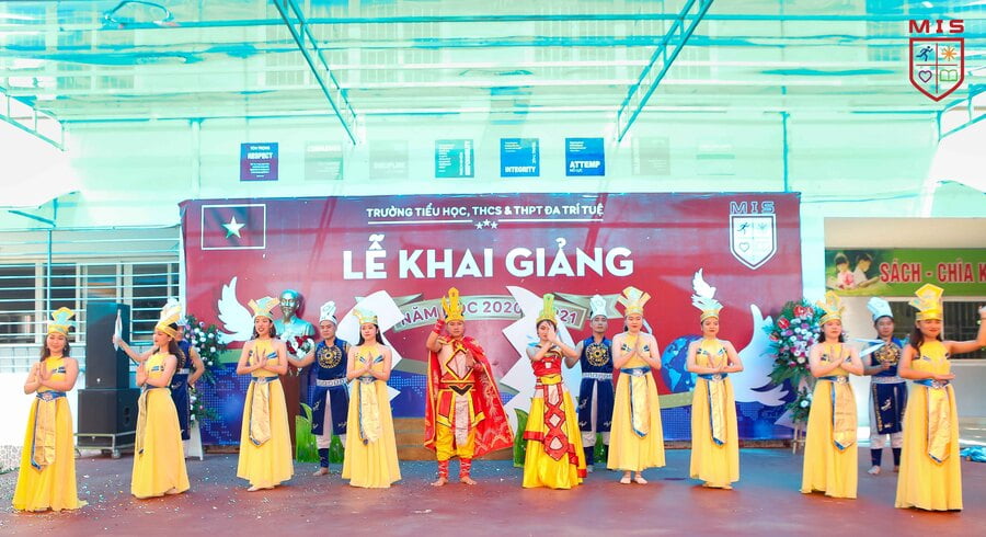 𝐒𝐂𝐇𝐎𝐎𝐋 𝐈𝐒 𝐂𝐎𝐎𝐋 – 𝐌𝐈𝐒 𝐈𝐒 𝐂𝐎𝐎𝐋