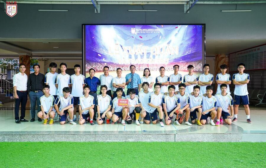 MIS FC VƯỢT QUA CỰU VÔ ĐỊCH LÊN NGÔI NHẤT BẢNG – GIẢI BÓNG ĐÁ ANTD THPT