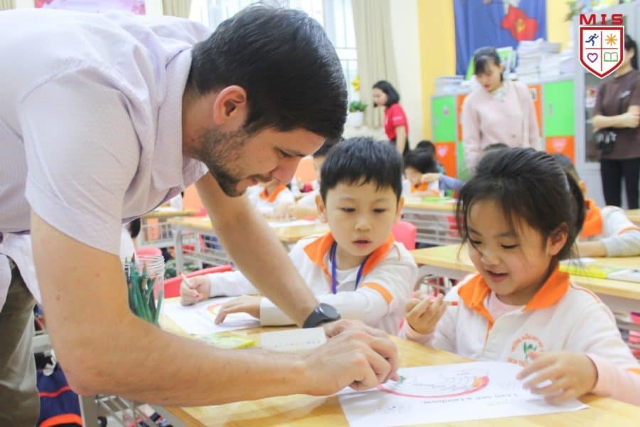 Hoa Thủy Tiên khám phá mật mã “Công dân toàn cầu” của MIS