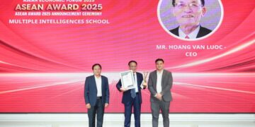 MIS KHẲNG ĐỊNH TÌNH YÊU TỔ QUỐC THEO CÁCH RIÊNG CỦA MÌNH