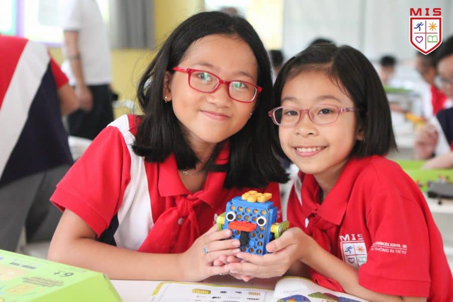 Thú mỏ vịt, Dế, Chó con dễ thương… cùng tranh tài trong giờ MIS STEAM