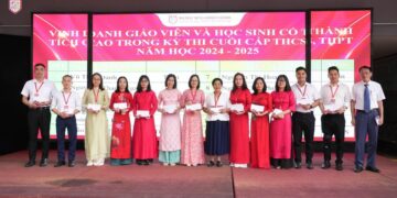 MÙA HÈ KHẼ CÚI ĐẦU NHƯỜNG CHỖ CHO MÙA TRI THỨC MỚI