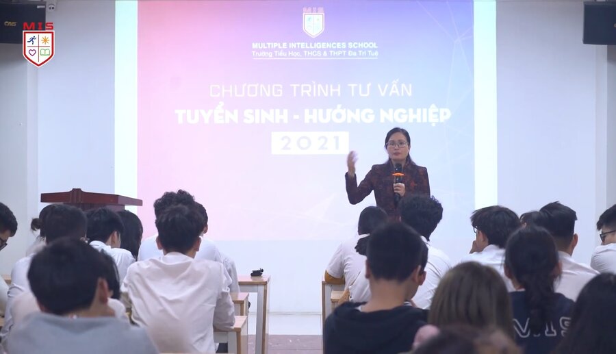NẾU HOANG MANG VỀ TƯƠNG LAI, BẠN SẼ LÀM THẾ NÀO? ĐẾN NGAY BUỔI TƯ VẤN HƯỚNG NGHIỆP, MIS SẼ TIẾP SỨC CHO BẠN