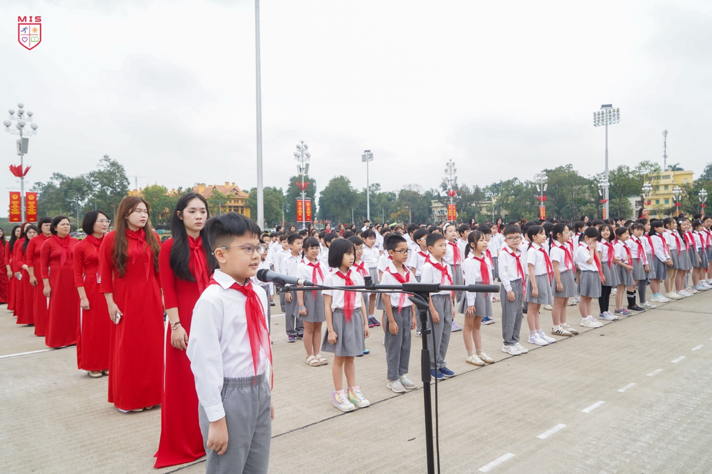 LỄ KẾT NẠP ĐỘI VIÊN TẠI LĂNG BÁC