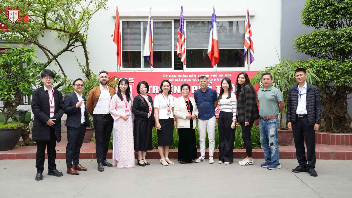 MIS KÝ KẾT HỢP TÁC VỚI TRƯỜNG TIỂU HỌC HENRY PARK (SINGAPORE)